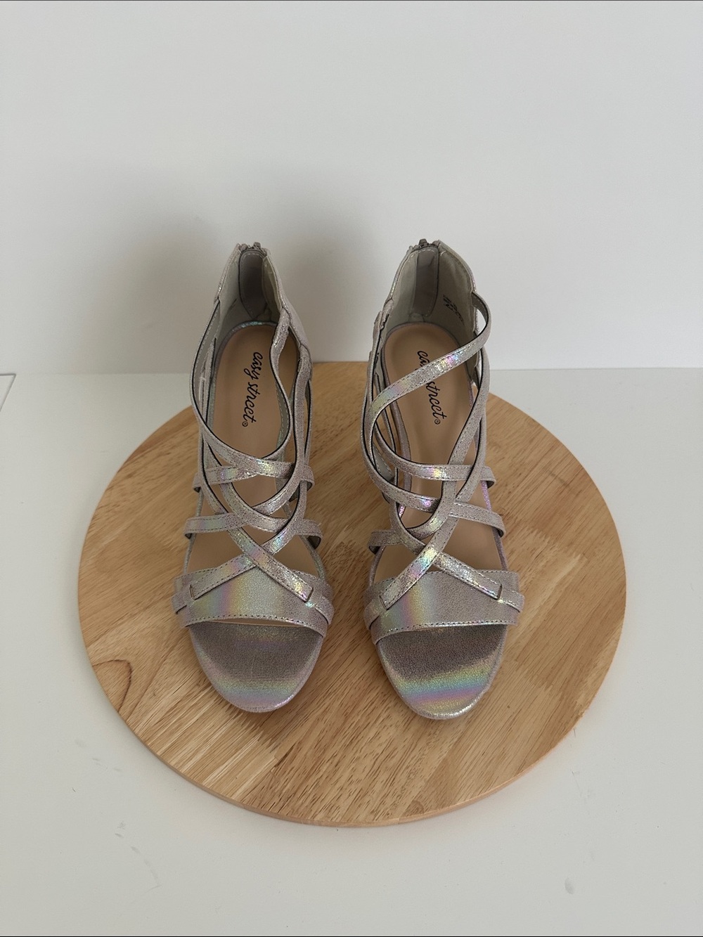 Easy Street Womens Bee Heeled Sandals